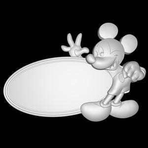 Puede incluir: Un modelo 3D blanco de Mickey Mouse sosteniendo un cartel ovalado en blanco. Mickey está sonriendo y tiene la mano derecha levantada en señal de saludo.
