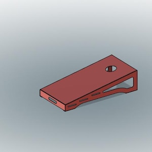 Könnte beinhalten: Ein rotes Cornhole-Spielbrett mit einem einzelnen Loch und einem schrägen Design. Das Brett ist rechteckig mit einem Ausschnitt an der Seite und einem kreisförmigen Loch für die Wurfsäcke. Das Brett ist zum Spielen abgewinkelt.