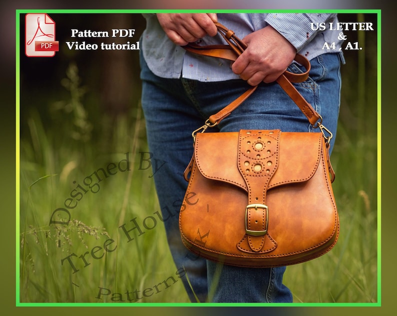 Puede incluir: Un bolso de cuero marr&oacute;n con cierre de hebilla y costuras decorativas. El bolso lo lleva una persona que lleva pantalones vaqueros azules. El texto "Designed By Tree House Patterns" es visible en el fondo.