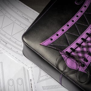 Duża torba typu tote ze skóry, wzór PDF - cyfrowy szablon gotyckiej torby-gorsetu zdjęcie 8