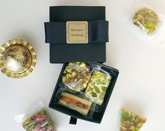 Personalized Luxury Fresh Arabic Sweets Box Set, Ramadan Sweets Boxes, Ramadan gifts for guests, Ramadan gifts and souvenirs, Ramadan Favors