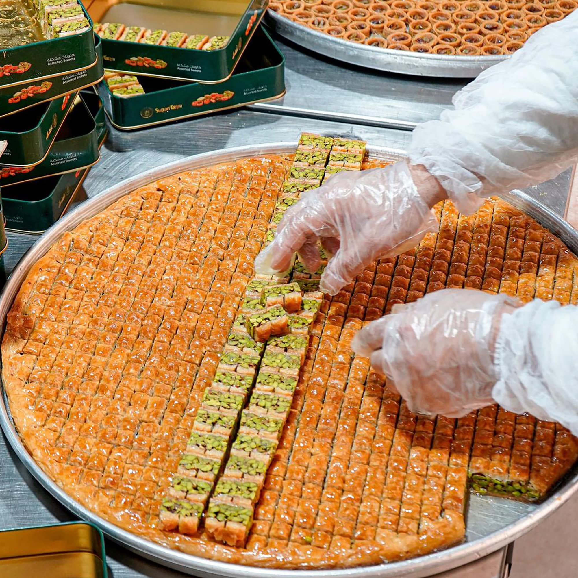 A Luxurious800g/1.76lb Box of Arabic Sweet From Alsultan