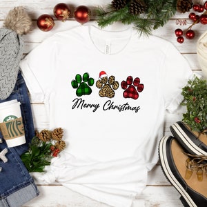 Dog Mom Christmas Shirt: Plaid Paw Prints, Dog Lover Gift 画像 3