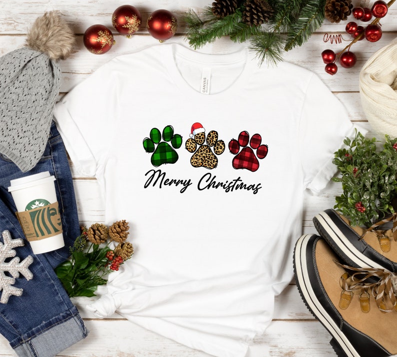 Dog Mom Christmas Shirt: Plaid Paw Prints, Dog Lover Gift 画像 3