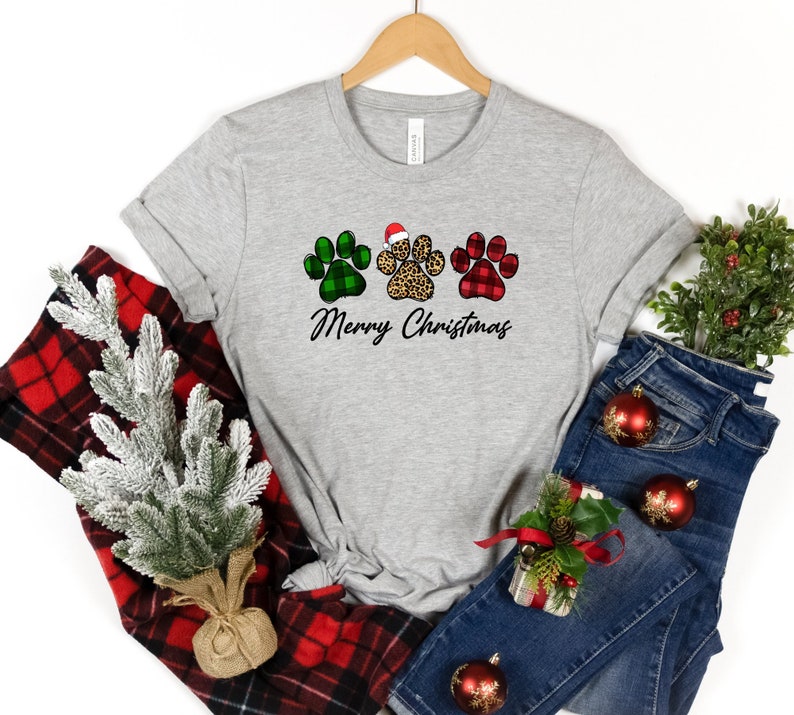 Dog Mom Christmas Shirt: Plaid Paw Prints, Dog Lover Gift 画像 2