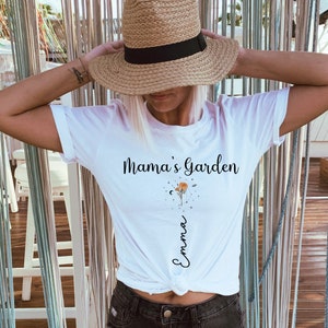 Camiseta de Mamá Jardín con Carta Natal del Zodíaco Personalizada y Flores de Nacimiento, Regalo Único para el Día de la Madre, Camiseta del Mes de Nacimiento con Nombres de Niños