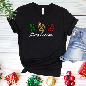 Dog Mom Christmas Shirt: Plaid Paw Prints, Dog Lover Gift 画像 4