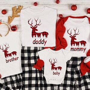 Custom Family Deer Christmas Shirt: Buffalo Plaid Xmas T-Shirt 画像 1