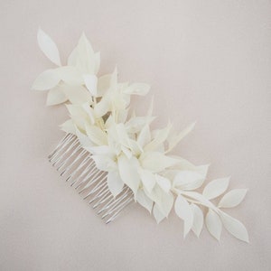 White Flower Hair Comb l Bridal Hair Accessories l Wedding Preserved Flower Hair Piece l Bride Headpiece l Preserved Ruscus Hair Piece