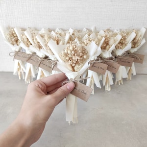 Mini bouquet bianco naturale essiccato / Bomboniere personalizzate per gli ospiti / Fiori conservati fatti a mano / Magnete floreale in miniatura