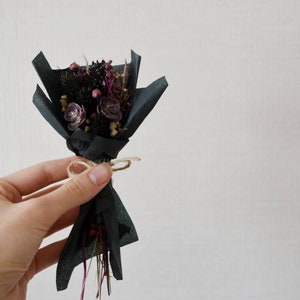 Fiori secchi color bordeaux nero l Mini bouquet essiccato viola l Decorazioni per matrimonio boho gotico l Fiori per uomo l Bomboniere per matrimonio scure l Decorazioni rustiche