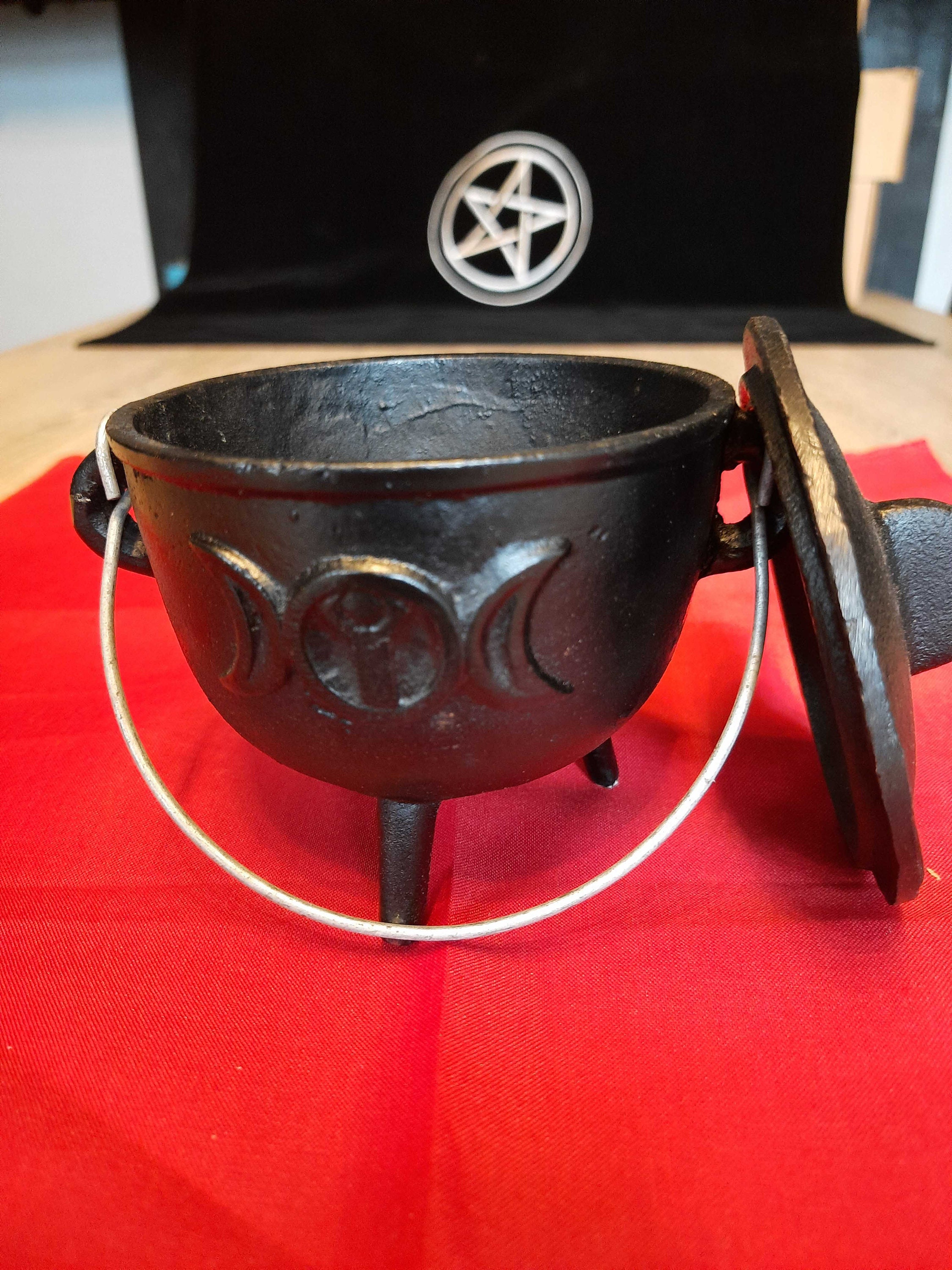 Chaudron de Sorcière en Fonte Symbole Triple Lune Pour Rituels Wicca, Sorcellerie, Ésotérisme