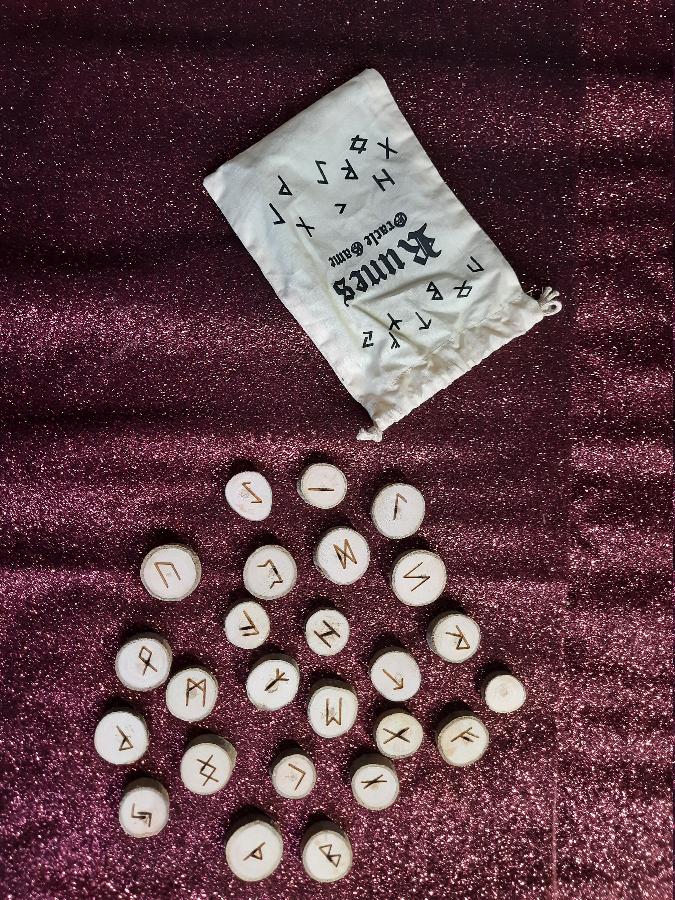 Jeux d'oracle Des Runes en Bois Naturel Fait Main