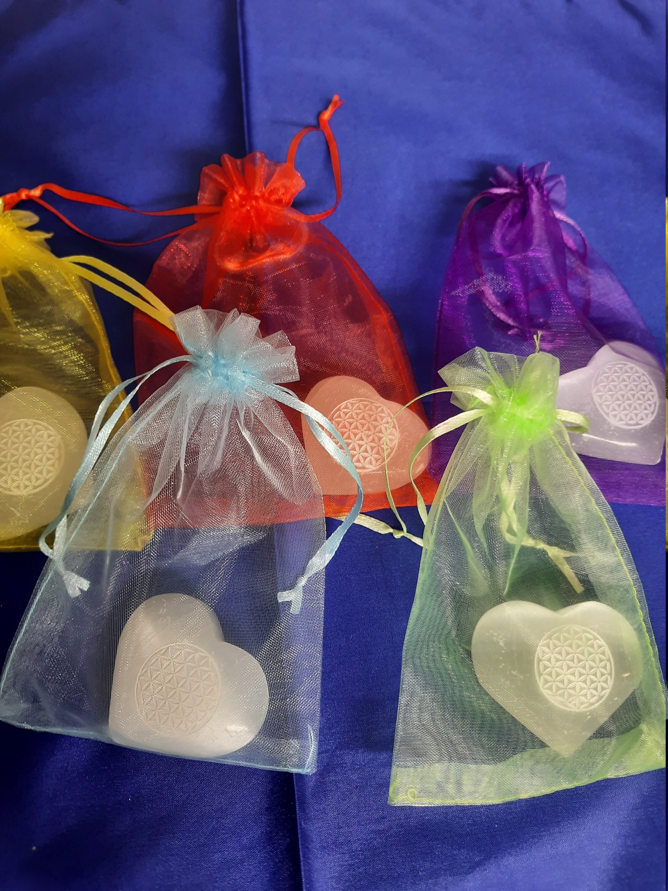 Cœur de Sélénite avec Fleur Vie Pierre Soucis