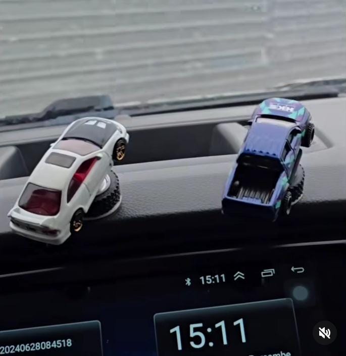 Spinning Dashboard Stand for Hot Wheels & Matchbox – Motion