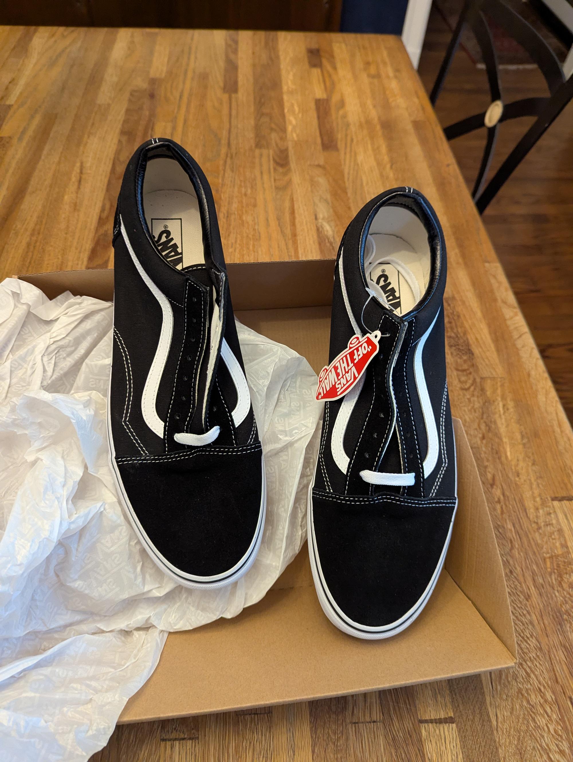 Selling mens 10.5 colorful vans, never worn still have tag Could someone pls tell me if these are authentic? Received  main image 2