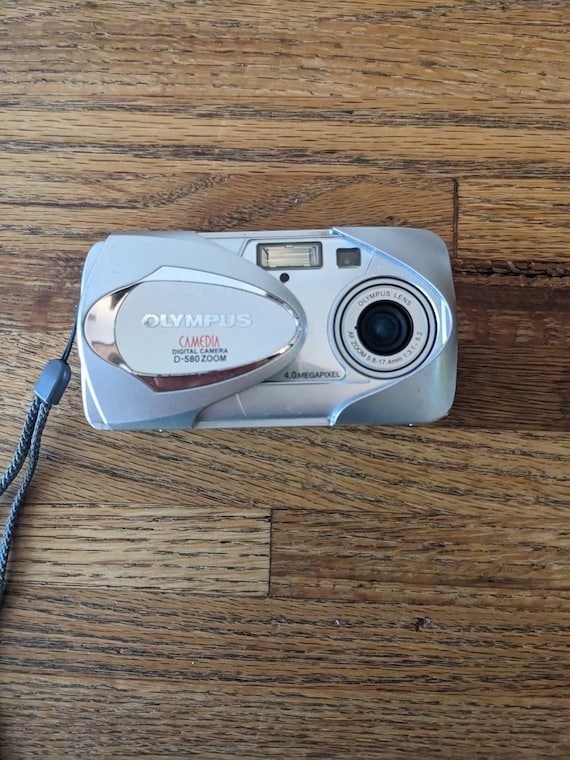 Olympus Camedia Digital Camera D-580 Zoom With 2 SD Cards