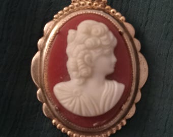 Vintage Cameo Brooch Lightweight Gold Tone A Pretty Piece of Costume Jewelry 1980s possible