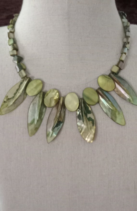 Vintage 90s Green Leaf Oval Abalone Shell Necklac… - image 1