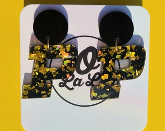 P earrings, black and yellow