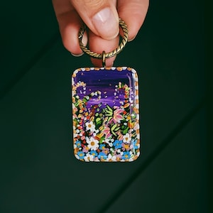 Jardín de Bilbo / Estilo de cuento de hadas / Placa de identificación pintada a mano / Llavero / Colgante