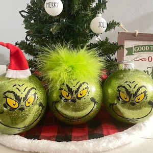Grinch Ornament / Grinch sphere / grinch decoration / grinch Christmas spheres / Grinchmas decoration / grinch decoration / grinch