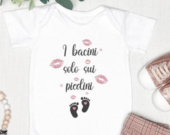 Newborn bodysuit - Kisses only on the feet - Newborn gift idea - Birth gift - Newborn clothing, playsuit with funny print