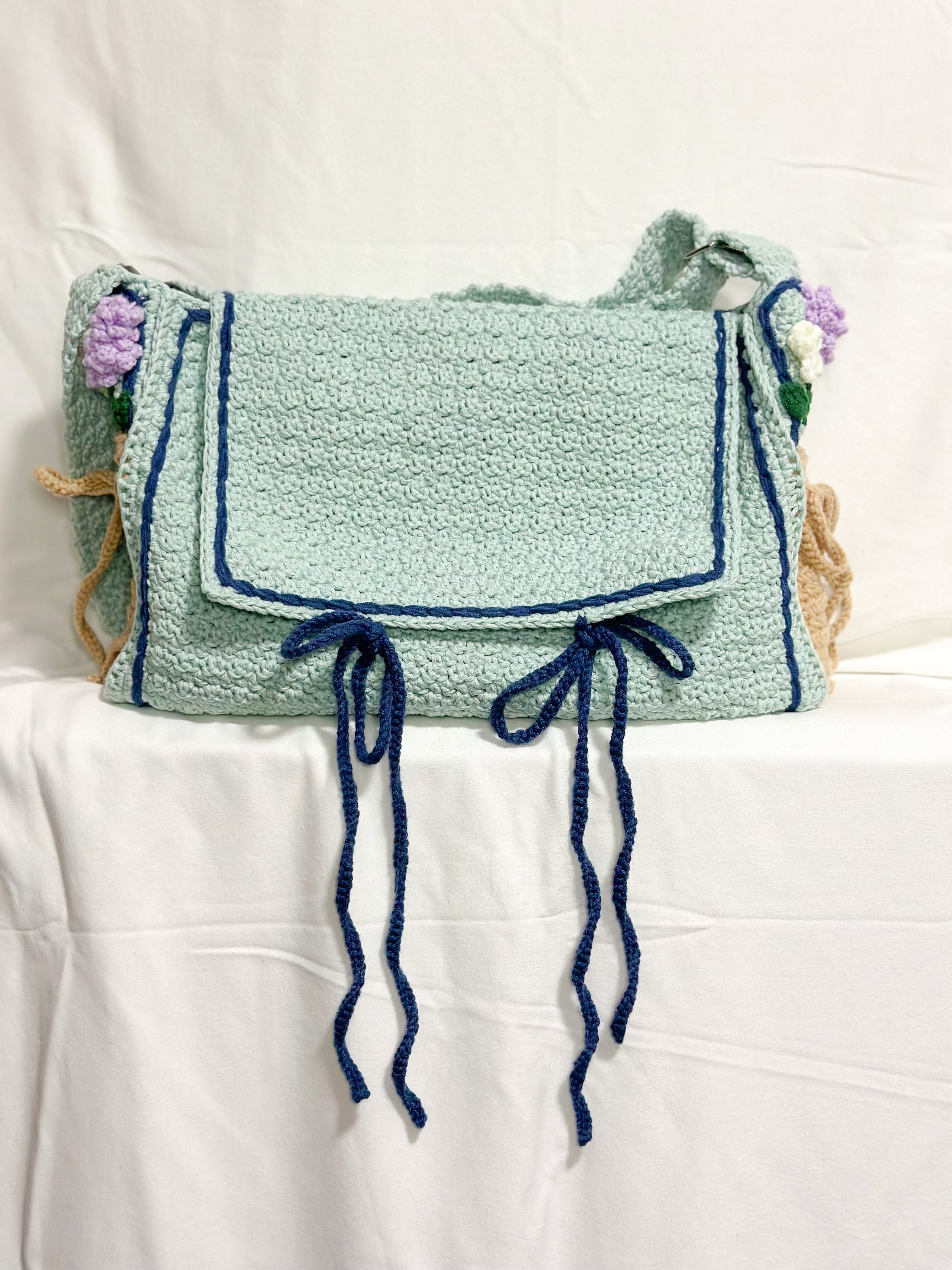 Garden Messenger Bag // Crochet Pattern // Cottagecore Bag With
