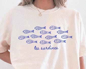 Camisa Les Sardines Camisa Estética de Pescador Sardina Pescado enlatado Encuéntrame en la Playa Oceancore Tomato Girl Colores Costeros de Verano Confortables