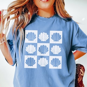 Retro Seashells on a trendy checker pattern on comfort colors shirts
