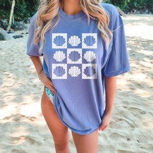 Retro Seashells on a trendy checker pattern on comfort colors shirts