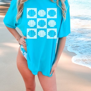 Retro Seashells on a trendy checker pattern on comfort colors shirts