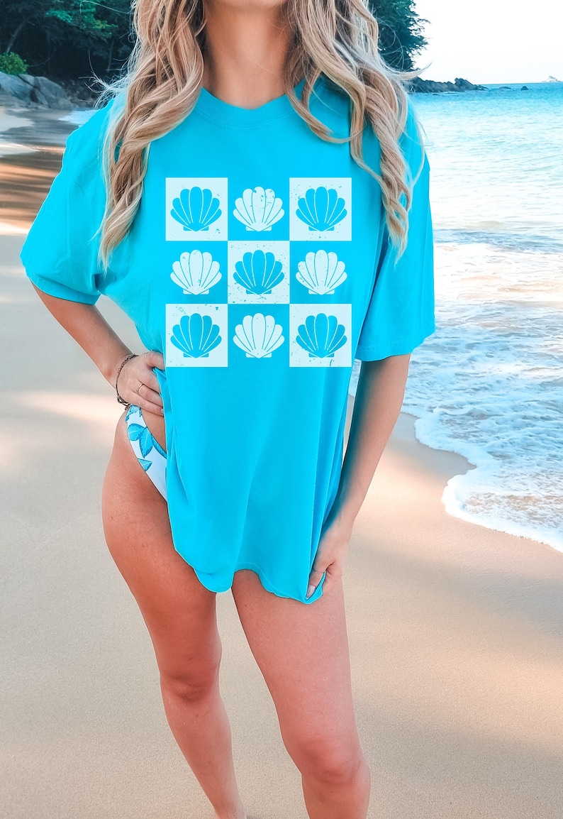 Retro Seashells on a trendy checker pattern on comfort colors shirts