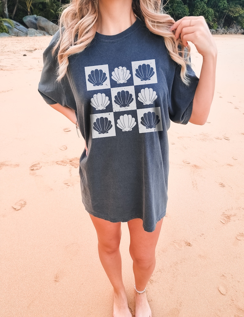 Retro Seashells on a trendy checker pattern on comfort colors shirts