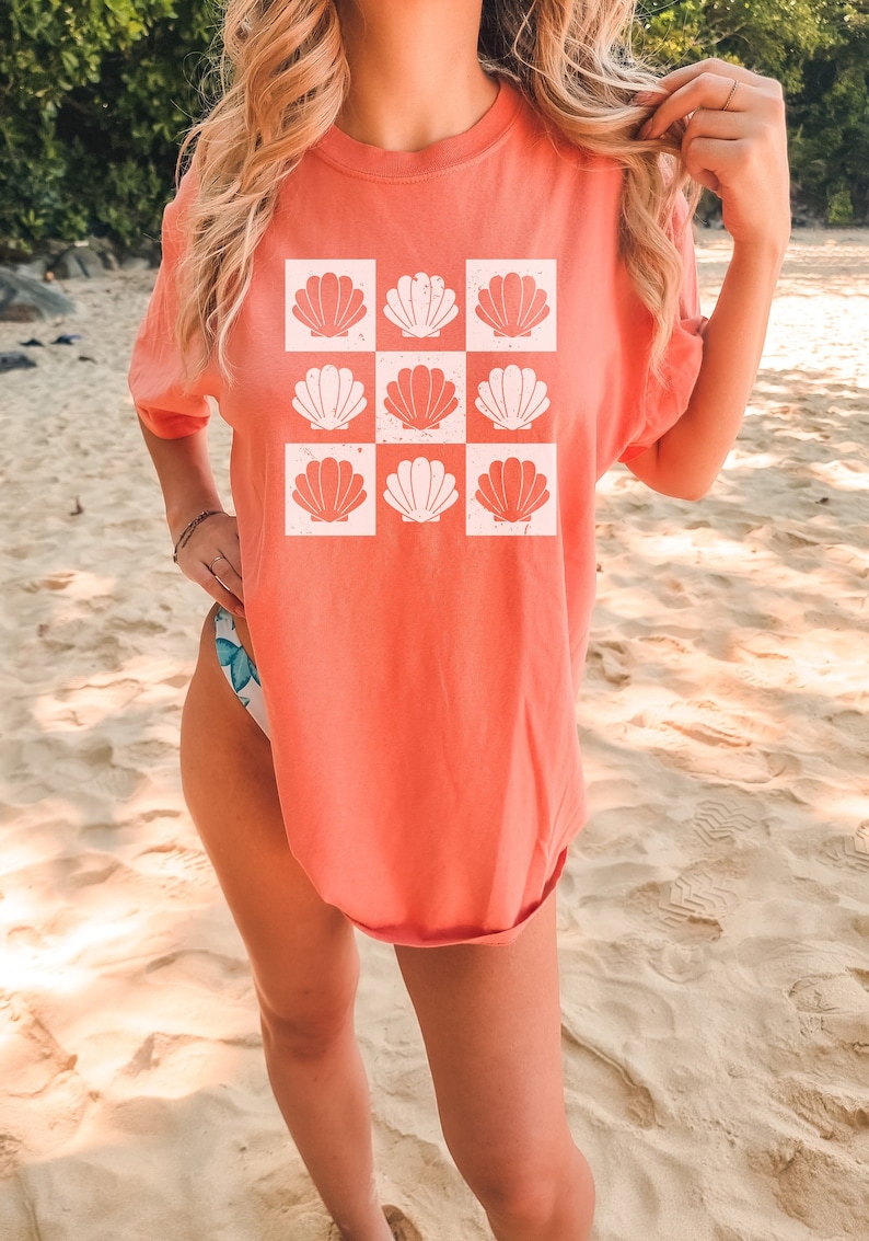 Retro Seashells on a trendy checker pattern on comfort colors shirts