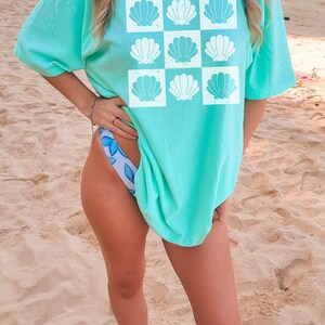 Retro Seashells on a trendy checker pattern on comfort colors shirts