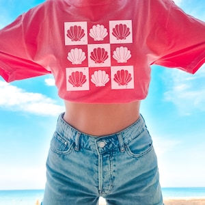 Retro Seashells on a trendy checker pattern on comfort colors shirts