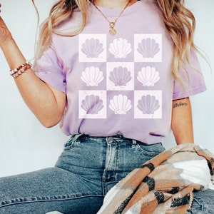 Retro Seashells on a trendy checker pattern on comfort colors shirts