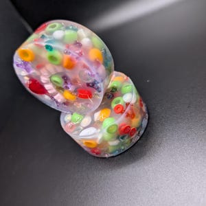 Small silicone picky pad- beads an micro worm fidget