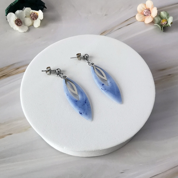 Boucles d'oreilles feuilles bleues - Élégance légère - Bijoux faits main - Cadeau original - Sans nickel - style argenté