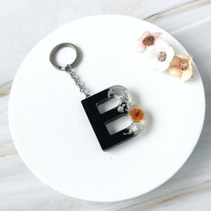 Dried flower and silver leaf resin keychain - Natural handmade bag charm - Gift idea - Letter B