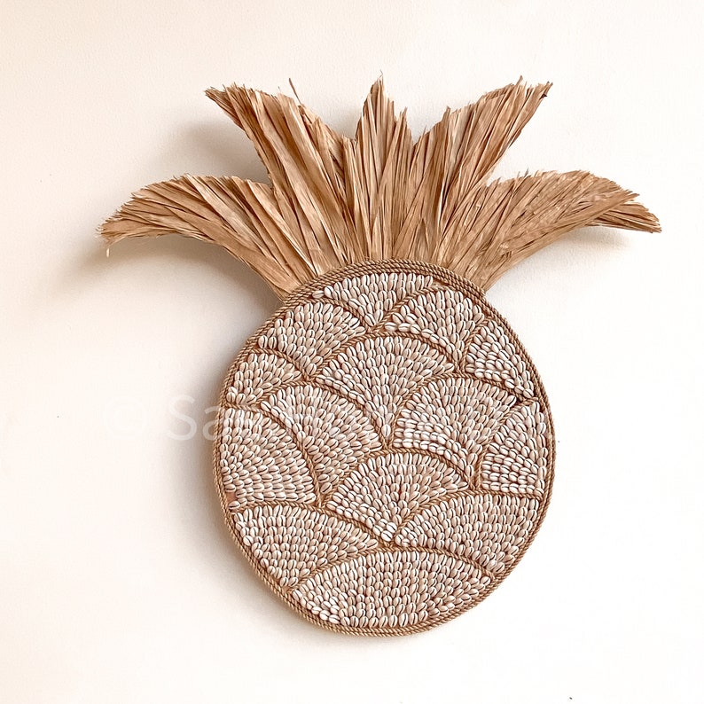 Wanddekoration Ananas aus Muscheln Boho Beige