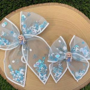 Elsa inspired frozen princess mesh shaker bow, frozen hair bow, Disney princess inspired shaker bows