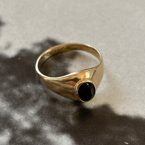 Onyx cabochon ring deals