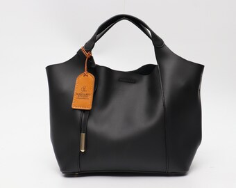 medium leather purse