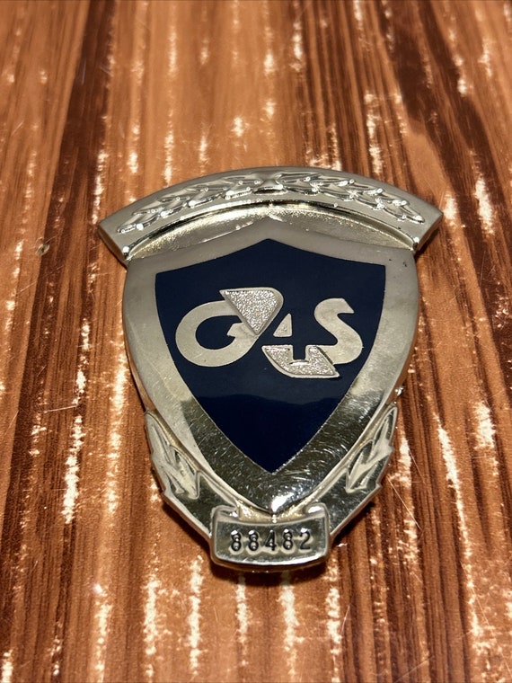 Vtg G4S Badge Obsolete Service Official Pin Crest… - image 1