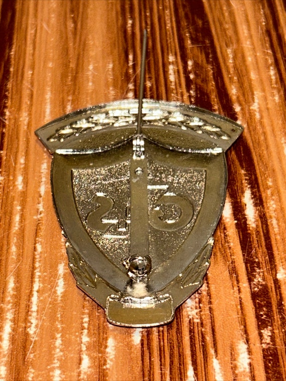 Vtg G4S Badge Obsolete Service Official Pin Crest… - image 8