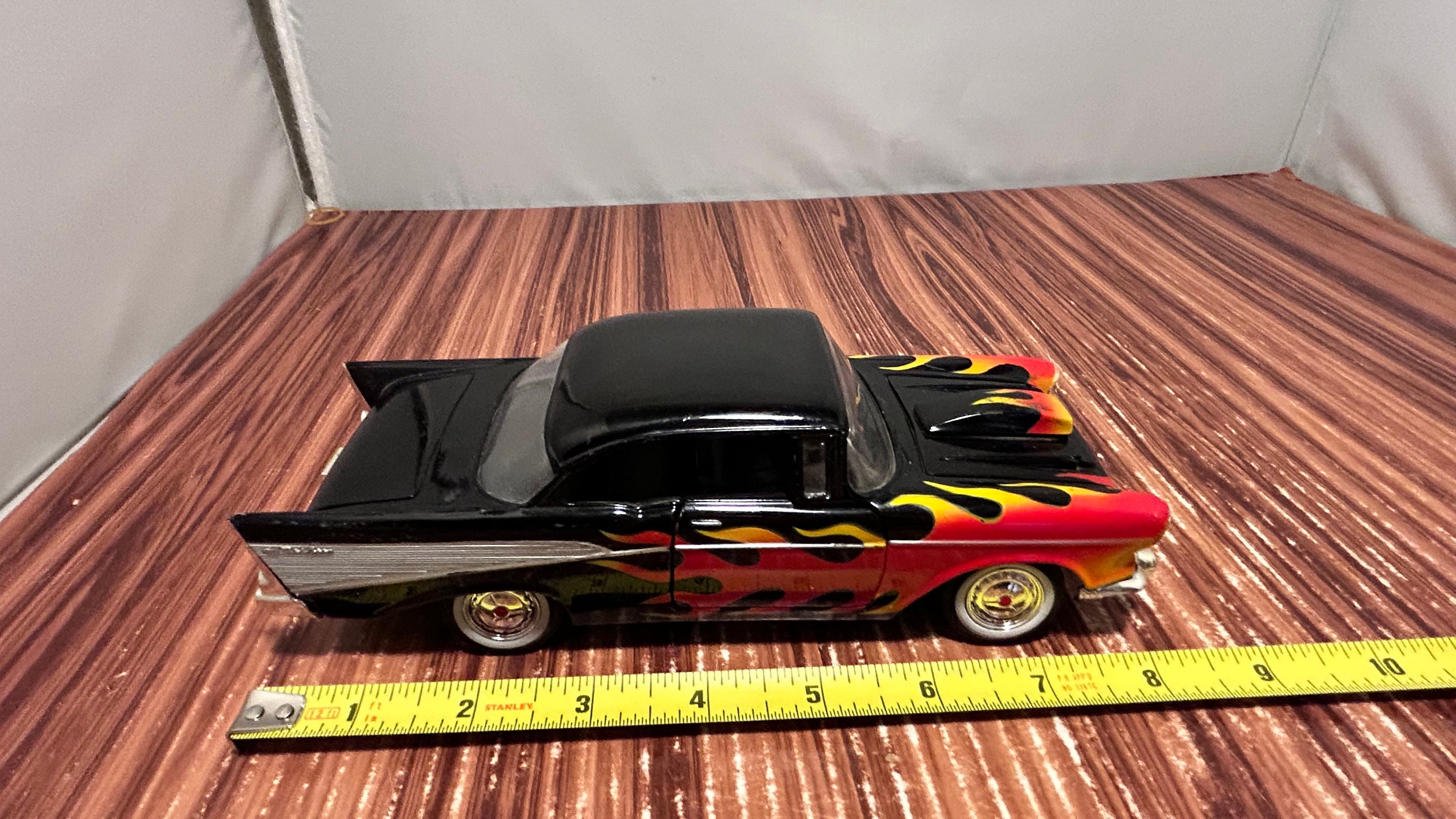 1957 Chevrolet Bel Air Hot Rod Black & Flames No. 68030/1 Scale 1