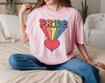 Chemise coeur arc-en-ciel Comfort Colors® PRIDE, vêtements de soutien pour l'égalité LGBTQ+, t-shirt graphique du mois de la fierté rétro