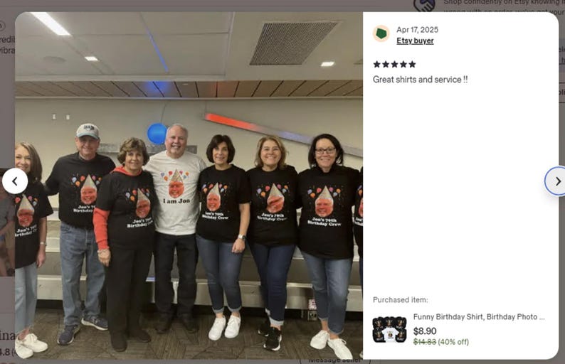 Puede incluir: Un grupo de personas que visten camisetas negras a juego con un dise&ntilde;o tem&aacute;tico de cumplea&ntilde;os. Una persona lleva una camisa blanca con el texto "I am Joe". Las camisetas presentan una cara de dibujos animados y el texto "Joe's 70th Birthday Crew".